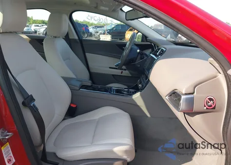 2017 Jaguar Xe Premium z USA, uszkodzony, nr VIN SAJAD4BV9HA970994